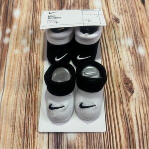 NWT Nike Booties Crib Shoes Socks Baby Boy SZ Newborn 0/6 Mo White Black